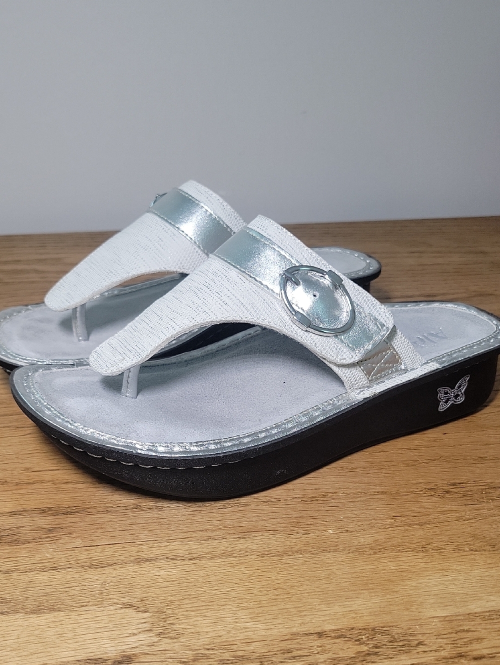 Alegria by PG Lite Silver Adjustable Strap Thong Sandals Wedges EU 37 / US 7-7.5